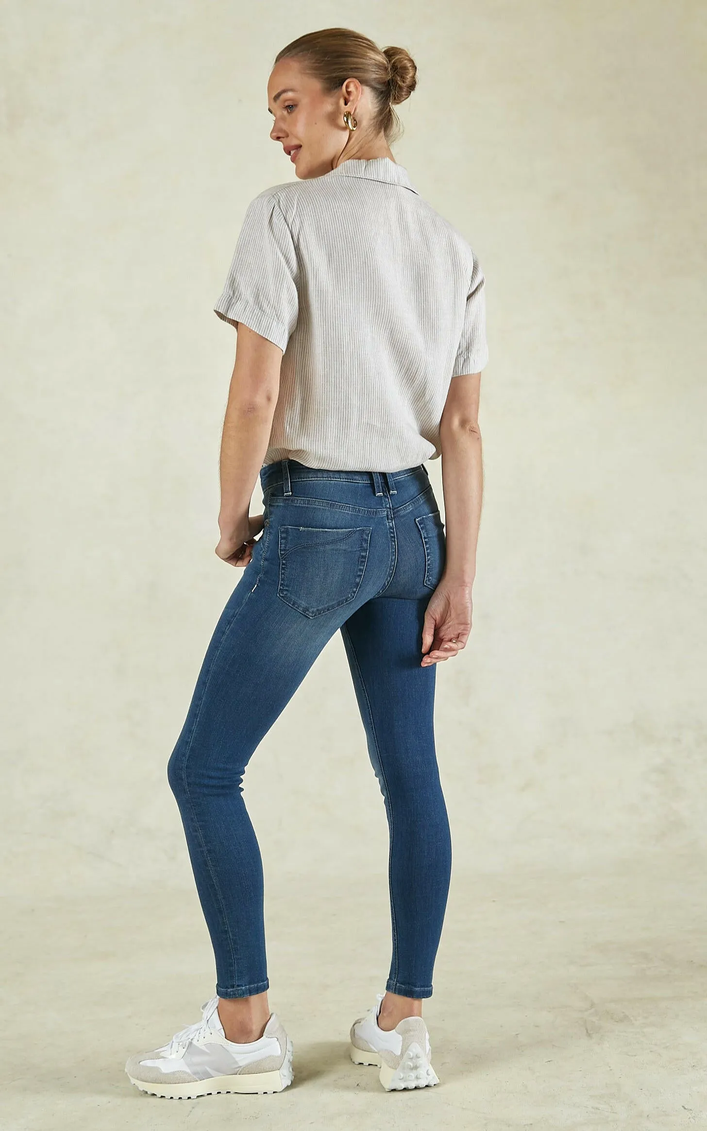 Lauren Mid Rise Classic Jeans