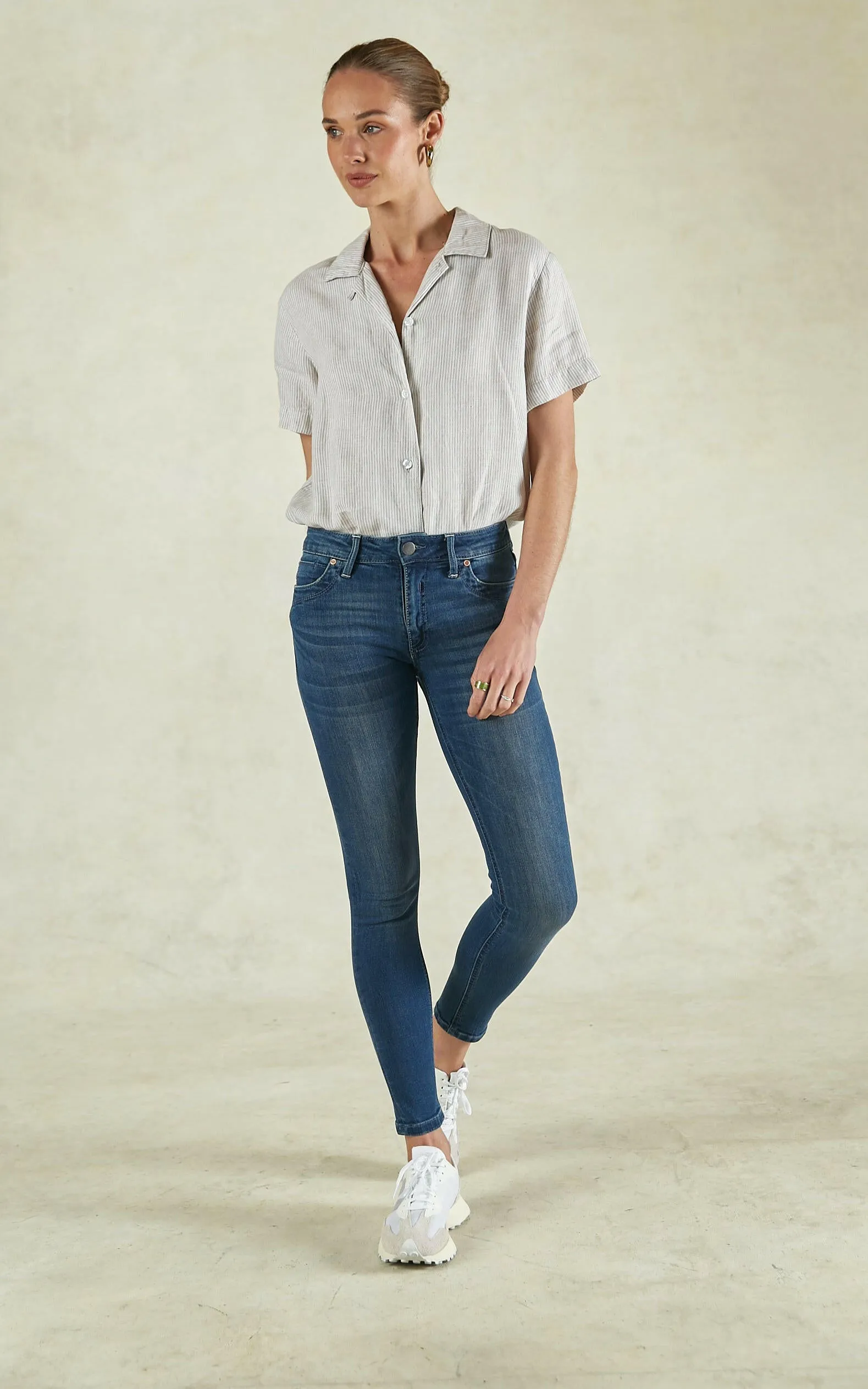 Lauren Mid Rise Classic Jeans